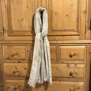 India Hicks scarf sarong, perfect beige spiderlilly floral